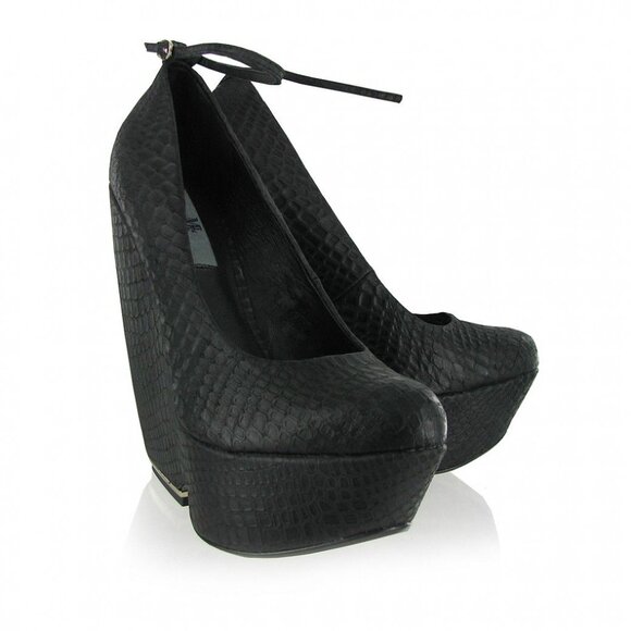 Croc Embossed Platform Wedge - Picture 7 of 7